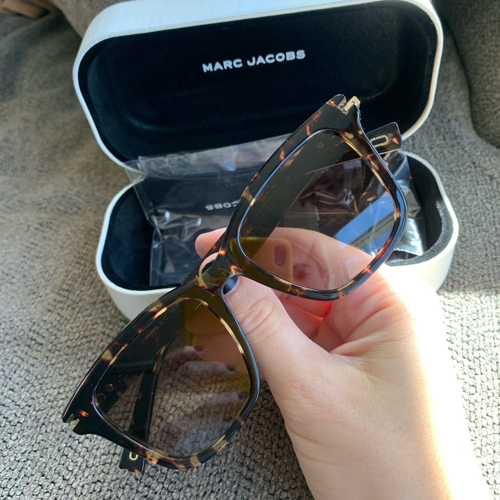 Brand New Marc Jacobs Sunglasses in case with duster Tortoise Shell Gold accent